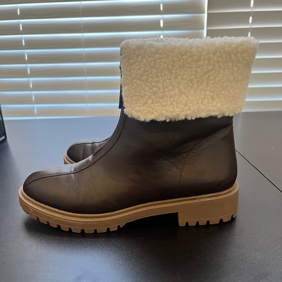 Journee Bootie - Picture 3 of 6